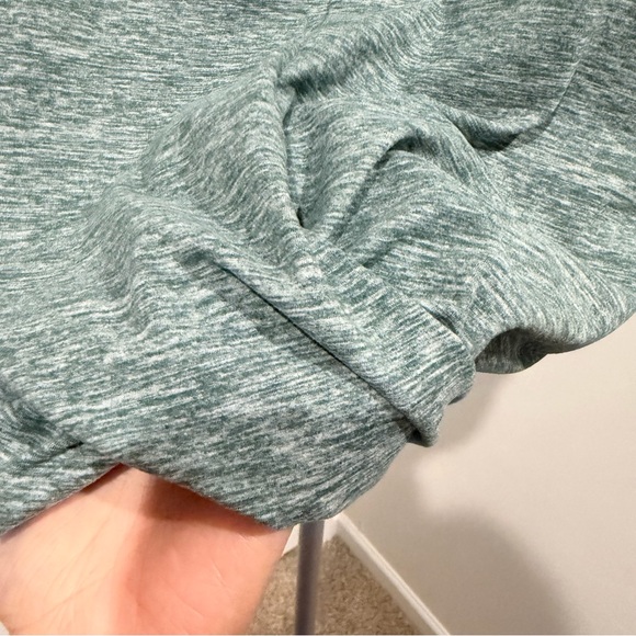 Yogalicious Heather Green Crop Top - Picture 3 of 3